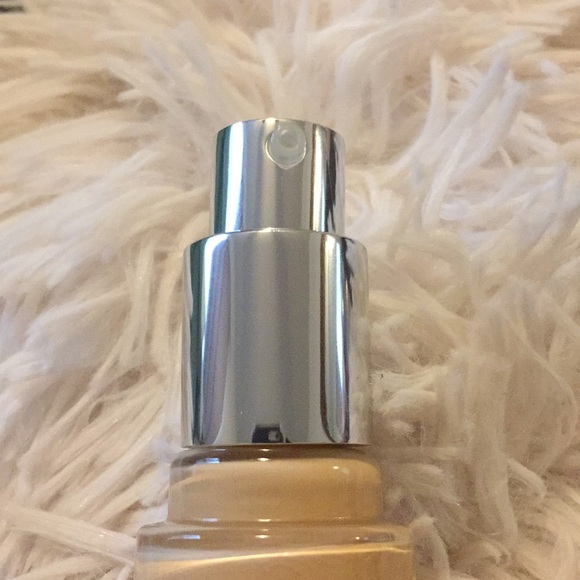 Becca Ultimate Coverage 24 hour foundation - Picture 4 of 5
